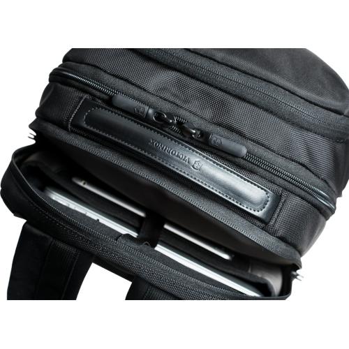 ＜ビクトリノックス＞デラックス トラベル ラップトップ バックパック