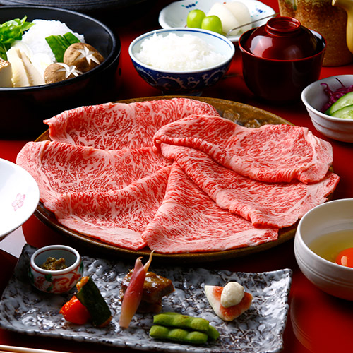 ★大正元年創業の名店★＜日山＞和牛肩・肩ロースすき焼800g