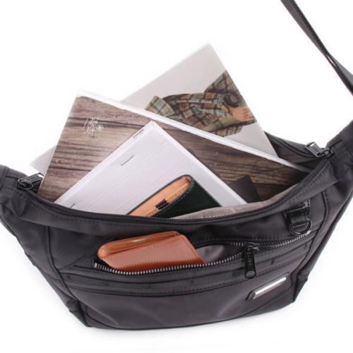 ＜AVIREX＞SOLIDシリーズ ショルダーバック AX2052