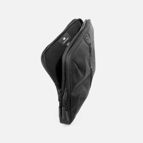 ＜Aer＞Tech Folio 13  ガジェットケース