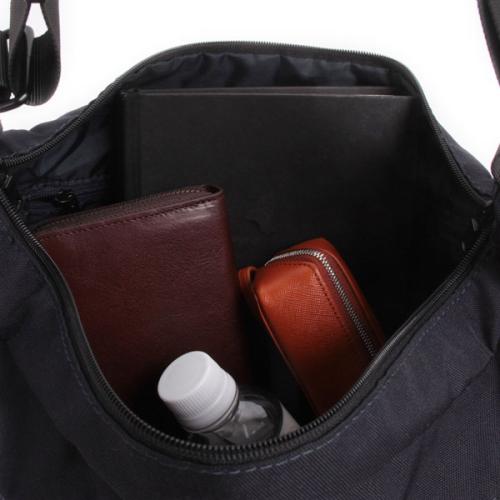 ＜AVIREX＞SUPER HORNETシリーズ ショルダーバック AVX602