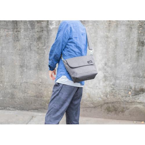 ＜ACTUS＞カジュアル フラップショルダー Mサイズ