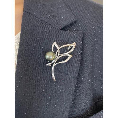 ＜ミワ＞クロチョウパールリーフブローチ