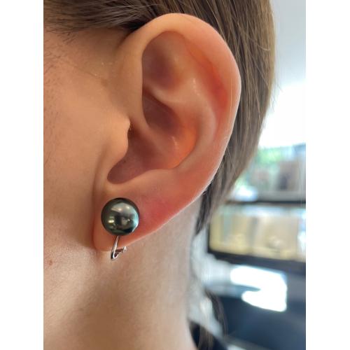 ＜ミワ＞クロチョウパールイヤリング