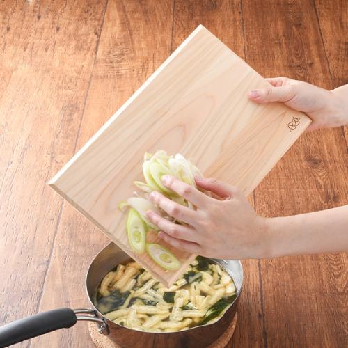 【日用雑貨】らくらく！薄くて軽い国産ひのきまな板　小