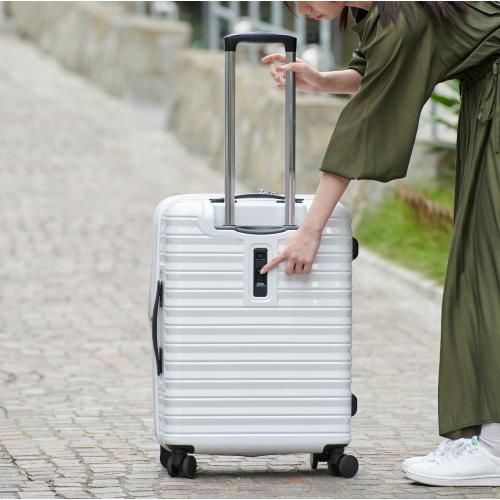 ＜ACTUS＞フリーズ ブレーキ車輪付 ハーフオープンキャリー Mサイズ