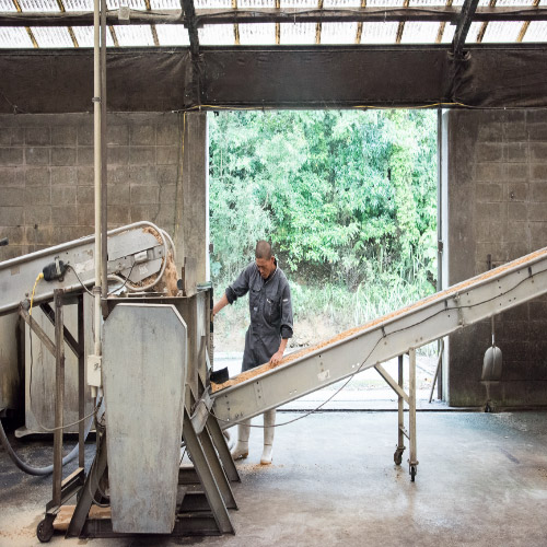 ＜もとぶ牧場＞もとぶ牛クラシタスライス・焼肉セット