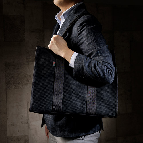 ＜sasicco＞スクエアトートL 黒