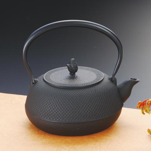 【日用雑貨】南部鉄瓶　１８型平丸アラレ　ＩＨ対応