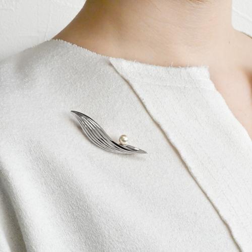 ＜グロッセ＞Pearl Leaf ブローチ プラチナ