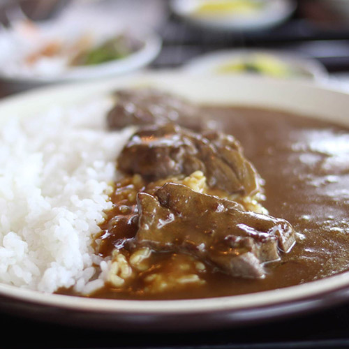 ＜米沢牛卸 肉の上杉＞米沢牛中辛マイルドカレー・牛たんカレーセット