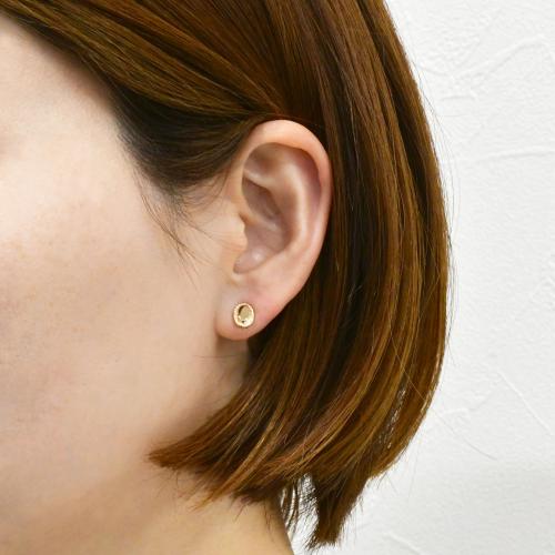 ＜グロッセ＞Petit Metal Oval ピアス ゴールド