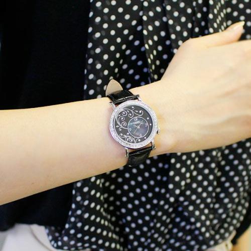 ＜アビステ＞ラウンドフェイスボタニカルモチーフベルト腕時計/9160025