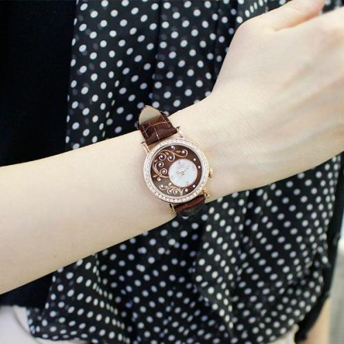 ＜アビステ＞ラウンドフェイスボタニカルモチーフベルト腕時計/9160025