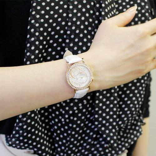 ＜アビステ＞ラウンドフェイスボタニカルモチーフベルト腕時計/9160025