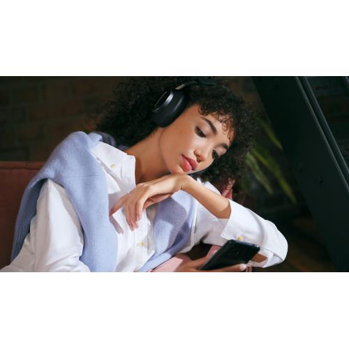 ＜Bowers & Wilkins＞オーバーイヤー・ノイズキャンセリング・ヘッドフォン　Px8