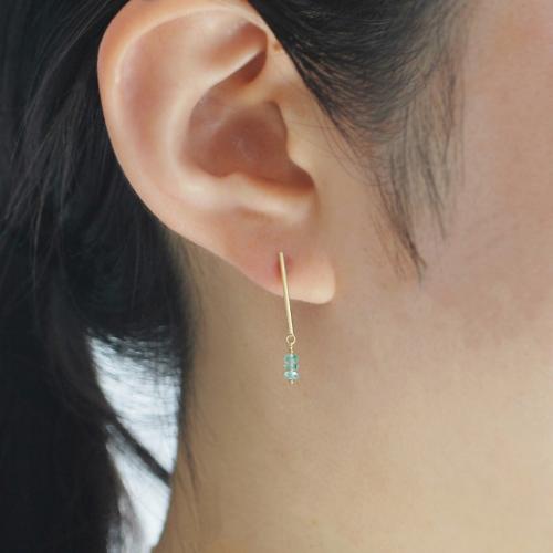 ＜HASUNA＞＊5月誕生石Flow ピアス ショート エメラルド