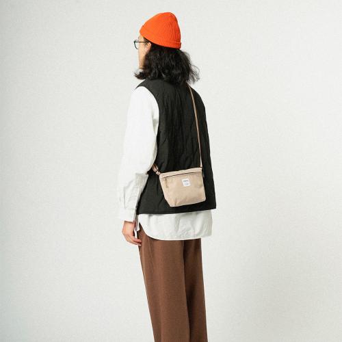 ＜hellolulu＞ハロルル カナ コンパクト ユーティリティショルダーバッグ