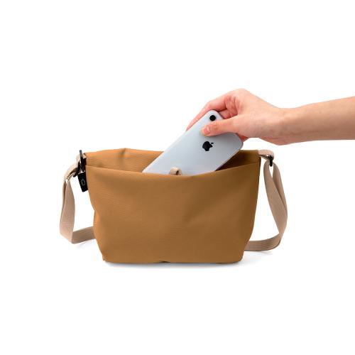 ＜hellolulu＞ハロルル カナ コンパクト ユーティリティショルダーバッグ