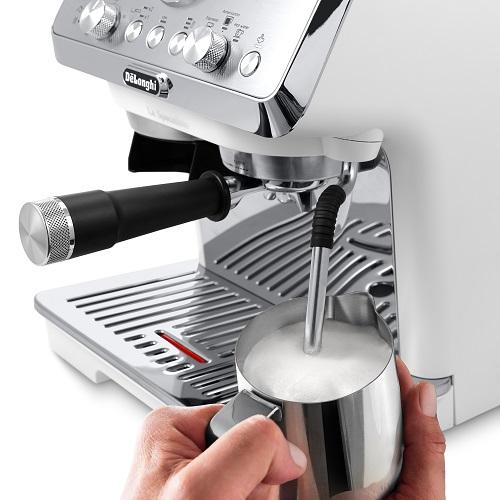 ＜デロンギ＞ラ・スペシャリスタ・アルテ グラインダー付き エスプレッソ・カプチーノメーカー　EC9155J-B/W