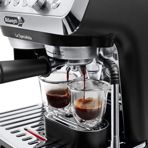 ＜デロンギ＞ラ・スペシャリスタ・アルテ グラインダー付き エスプレッソ・カプチーノメーカー　EC9155J-B/W