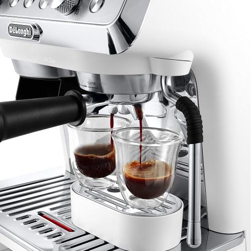 ＜デロンギ＞ラ・スペシャリスタ・アルテ グラインダー付き エスプレッソ・カプチーノメーカー　EC9155J-B/W
