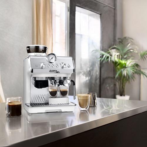 ＜デロンギ＞ラ・スペシャリスタ・アルテ グラインダー付き エスプレッソ・カプチーノメーカー　EC9155J-B/W