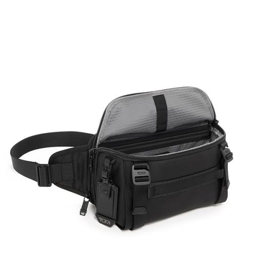 ＜TUMI＞「プラトーン」スリング