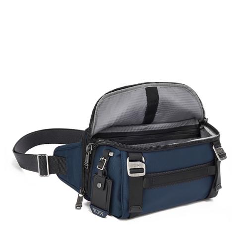 ＜TUMI＞「プラトーン」スリング