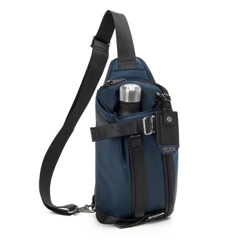 ＜TUMI＞「プラトーン」スリング