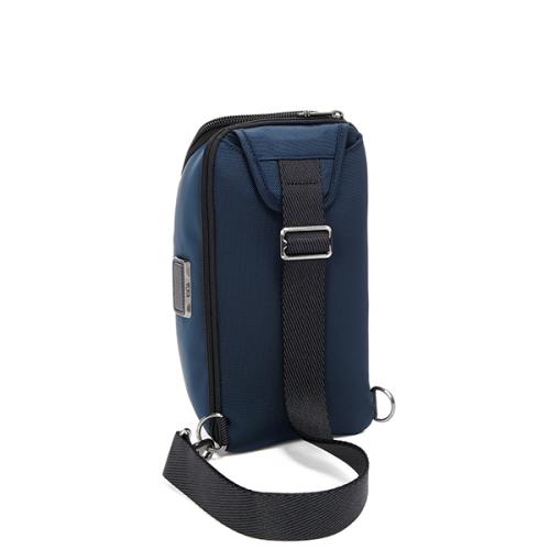 ＜TUMI＞「プラトーン」スリング