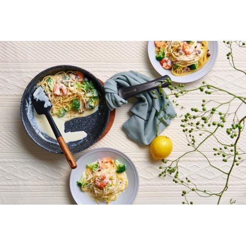 ＜KEVNHAUN＞木柄シリコンスパチュラ