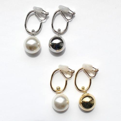 ＜アビステ＞アシンメトリーパールボールロングイヤリング