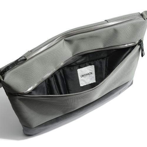 ＜UNTRACK＞OUTDOOR/CE　ショルダーバッグＭ　60053