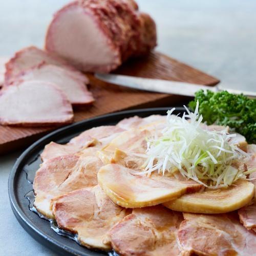 ★能登豚使用★【中出精肉店 こだわりの焼豚】　化粧箱入り（600g×2本）