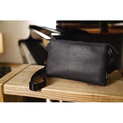 ＜ANA FINDS＞Professional サコッシュにもなるレザーポーチ