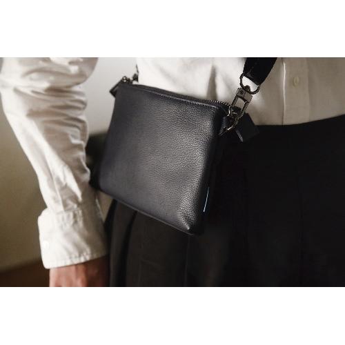 ＜ANA FINDS＞Professional サコッシュにもなるレザーポーチ