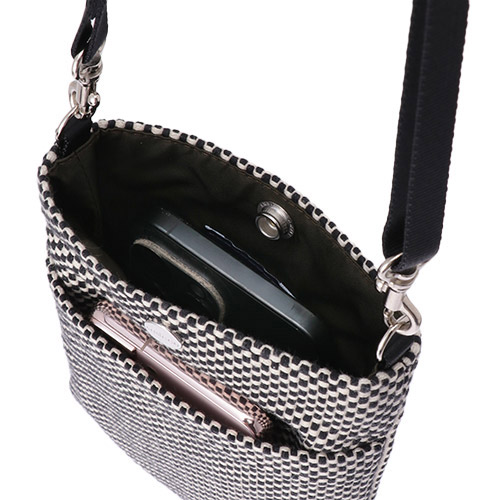 ＜ANA FINDS＞sasicco スマホショルダー