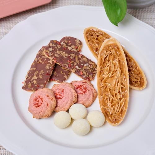 【母の日】＜Fleurs et bonbons（フルーエトボンボン）＞あじさい（ハイドランジア）と赤い帽子エレガントのセット【受注締め切り日：2026/4/30】