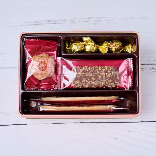 【母の日】＜Fleurs et bonbons（フルーエトボンボン）＞あじさい（ハイドランジア）と赤い帽子エレガントのセット【受注締め切り日：2026/4/30】