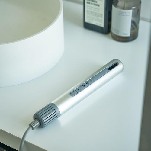 ＜カドー＞スティック型ヘアドライヤー baton