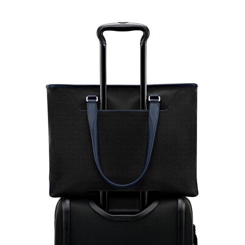 ＜TUMI＞JARVIS イースト・ウエスト・トート  ブラック/ネイビー