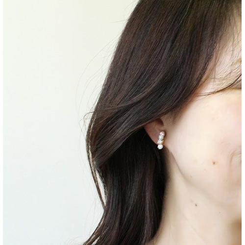 ＜アビステ＞パヴェボールイヤリング