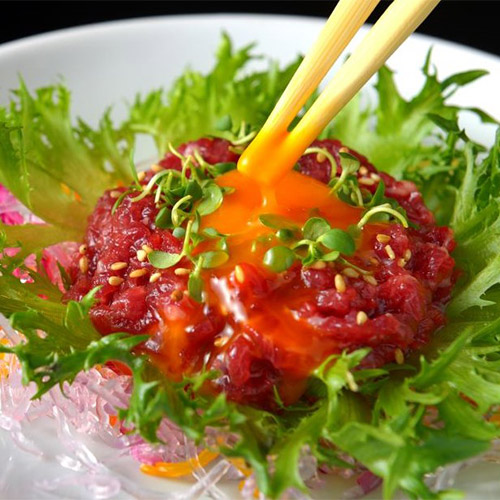 "【菅乃屋】＜国産＞赤身ブロック800g＆ユッケ1