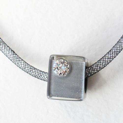 ＜ZSiSKA＞マグネットクラスプレジンネックレス1240026（スクェア）