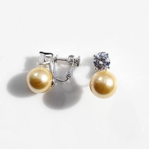 ＜アビステ＞ガラスパール×キュービックジルコニアデザインイヤリング