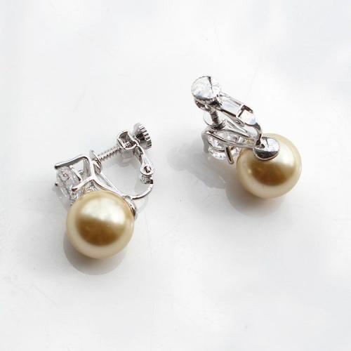 ＜アビステ＞ガラスパール×キュービックジルコニアデザインイヤリング