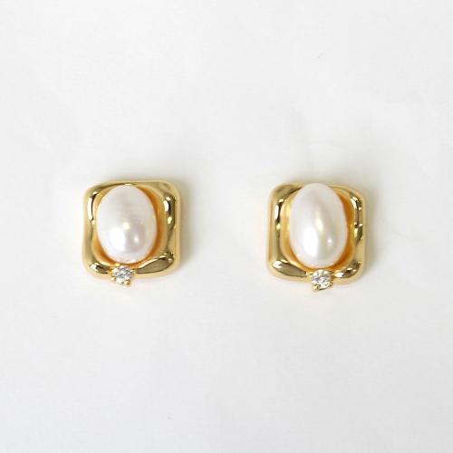 ＜アビステ＞淡水パール×スクエアメタルフレームデザインピアス