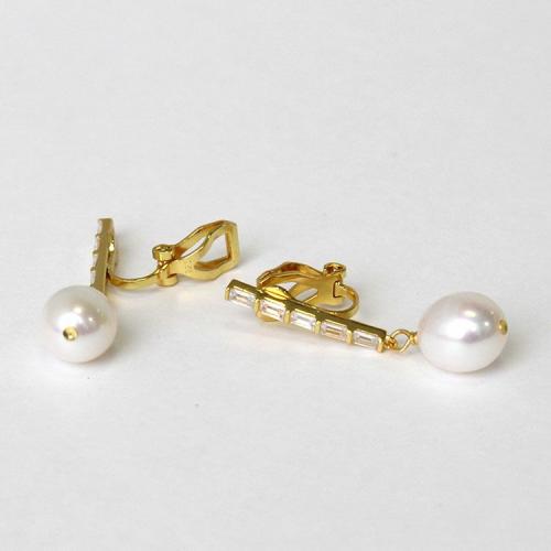 ＜アビステ＞SV925淡水パール×キュービックジルコニアIラインデザインイヤリング