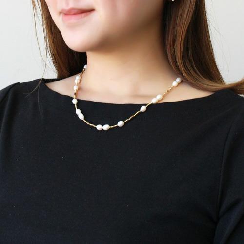 ＜アビステ＞淡水パール×メタルビーズショートネックレス